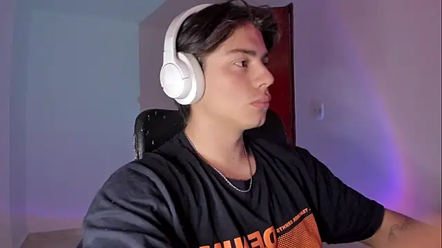 Snapshot of Giordano_Russo chatting on October 24, 2025, 9:25 pm Giordano Russo online show from October 24, 2025, 9:25 pm