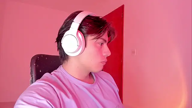 Snapshot of Giordano_Russo chatting on October 29, 2025, 9:14 pm Giordano Russo online show from October 29, 2025, 9:14 pm