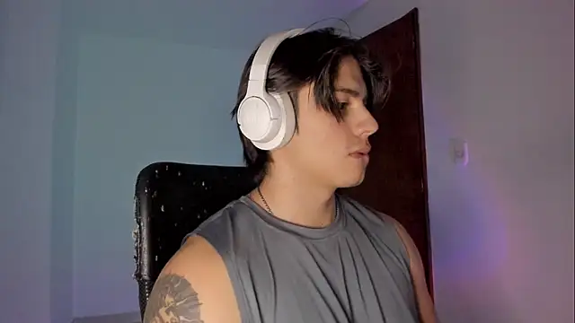 Snapshot of Giordano_Russo chatting on December 4, 2025, 11:15 pm Giordano Russo online show from December 4, 2025, 11:15 pm