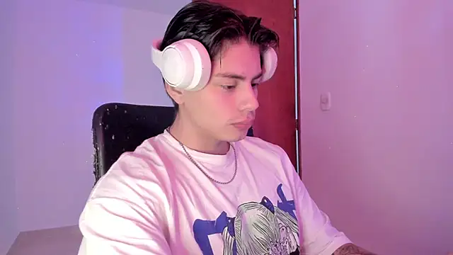 Snapshot of Giordano_Russo chatting on September 17, 2025, 7:38 pm Giordano Russo online show from September 17, 2025, 7:38 pm