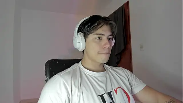 Snapshot of Giordano_Russo chatting on February 19, 2026, 8:06 pm Giordano Russo online show from February 19, 2026, 8:06 pm