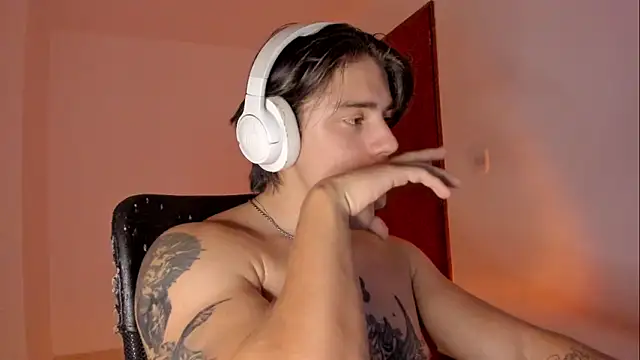 Snapshot of Giordano_Russo chatting on December 20, 2025, 8:22 pm Giordano Russo online show from December 20, 2025, 8:22 pm