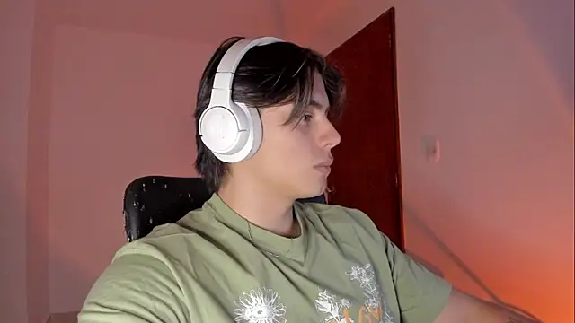 Snapshot of Giordano_Russo chatting on November 25, 2025, 10:43 pm Giordano Russo online show from November 25, 2025, 10:43 pm