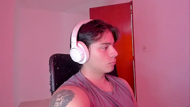 Snapshot of Giordano_Russo chatting on November 6, 2025, 8:57 pm Giordano Russo online show from November 6, 2025, 8:57 pm