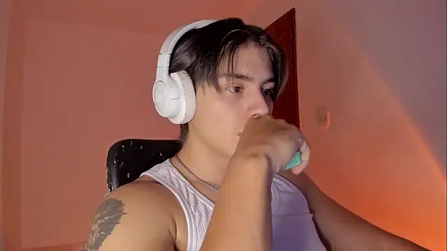 Snapshot of Giordano_Russo chatting on December 1, 2025, 2:01 am Giordano Russo online show from December 1, 2025, 2:01 am