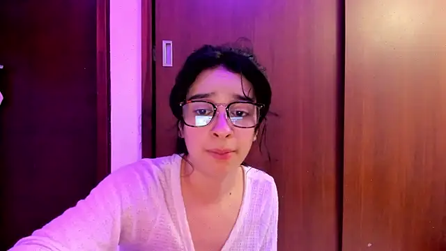 Snapshot of _Lunnaa_ chatting on February 3, 2025, 4:25 am Lunnaa online show from February 3, 2025, 4:25 am