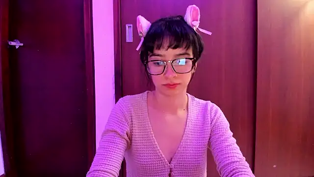 Snapshot of _Lunnaa_ chatting on March 3, 2025, 12:45 am Lunnaa online show from March 3, 2025, 12:45 am