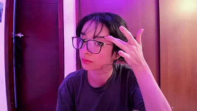 Snapshot of _Lunnaa_ chatting on February 23, 2025, 1:57 am Lunnaa online show from February 23, 2025, 1:57 am