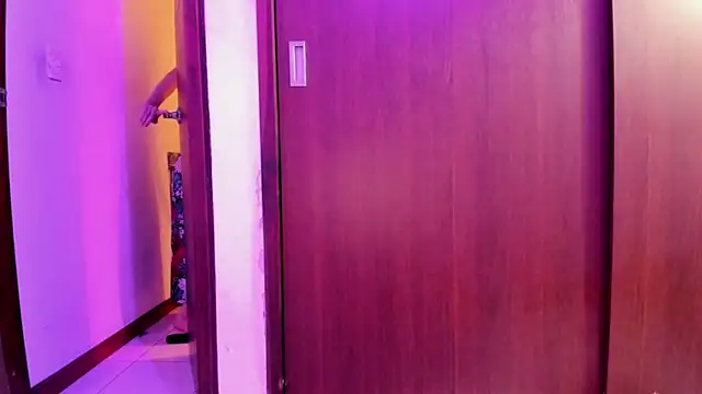 Snapshot of _Lunnaa_ chatting on December 30, 2024, 1:48 am Lunnaa online show from December 30, 2024, 1:48 am