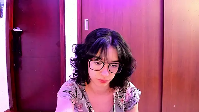 Snapshot of _Lunnaa_ chatting on February 10, 2025, 12:41 am Lunnaa online show from February 10, 2025, 12:41 am