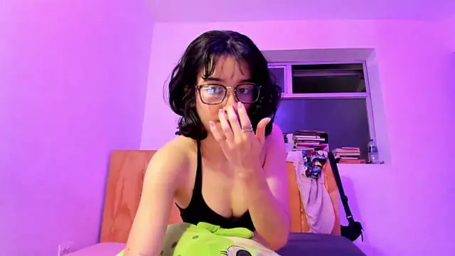 Snapshot of _Lunnaa_ chatting on January 13, 2025, 3:01 am Lunnaa online show from January 13, 2025, 3:01 am