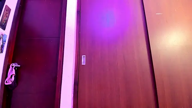 Snapshot of _Lunnaa_ chatting on February 9, 2025, 1:55 am Lunnaa online show from February 9, 2025, 1:55 am