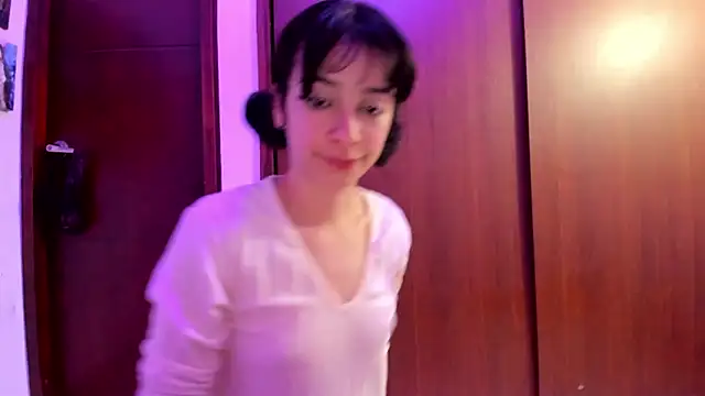 Snapshot of _Lunnaa_ chatting on December 18, 2024, 6:32 am Lunnaa online show from December 18, 2024, 6:32 am