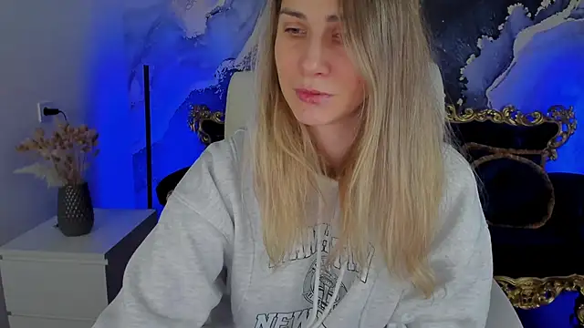 Snapshot of CassandraGood chatting on February 11, 2025, 7:44 am CassandraGood online show from February 11, 2025, 7:44 am