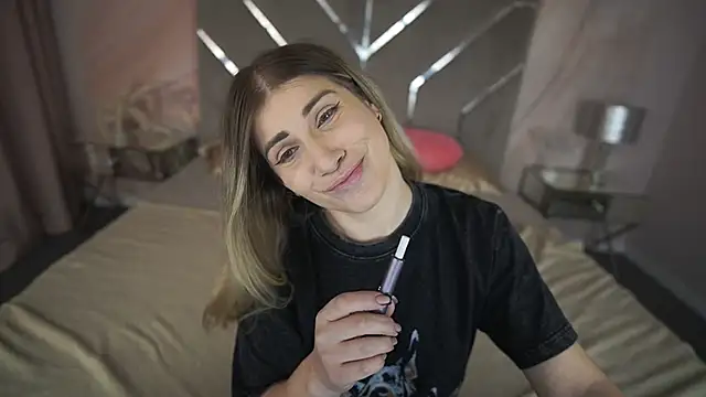 Snapshot of CassandraGood chatting on February 5, 2025, 11:02 am CassandraGood online show from February 5, 2025, 11:02 am