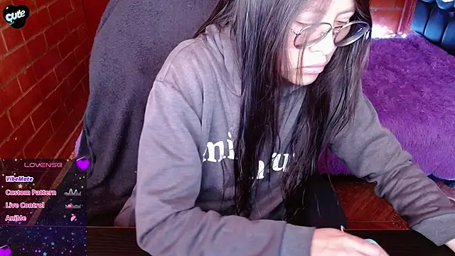 MidoriQuiinn online show from April 8, 2026, 4:19 pm