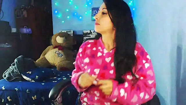 Snapshot of sahtlove1 chatting on January 6, 2026, 2:15 am sahtlove1 online show from January 6, 2026, 2:15 am