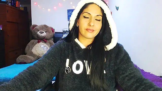 sahtlove1 online show from November 25, 2025, 2:23 am