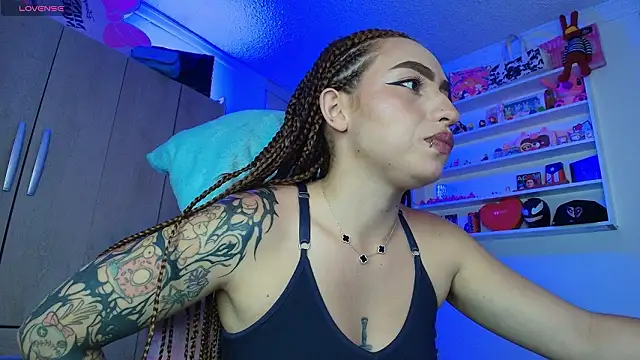 Snapshot of valenor_ chatting on February 10, 2026, 2:43 am valenor online show from February 10, 2026, 2:43 am