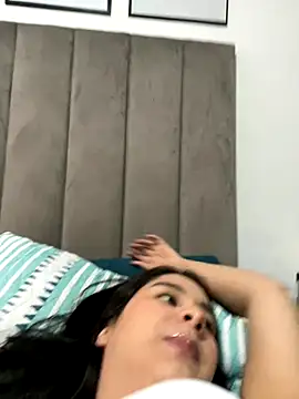 Snapshot of Mavie_roses chatting on November 28, 2025, 10:32 pm Mavie roses online show from November 28, 2025, 10:32 pm