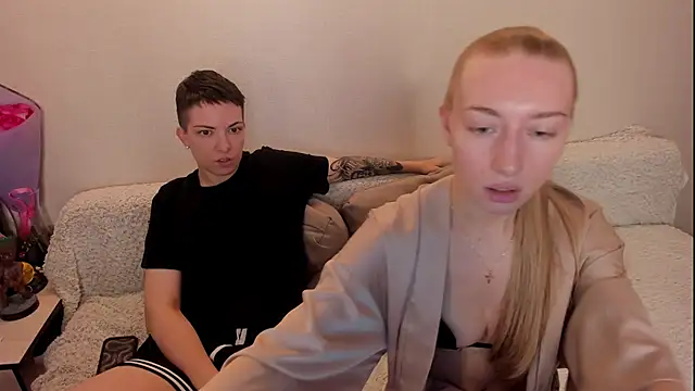 secret dreams   online show from November 21, 2025, 2:38 pm