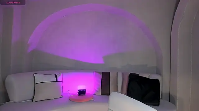 Snapshot of NiaHolland chatting on October 24, 2025, 7:57 pm NiaHolland online show from October 24, 2025, 7:57 pm