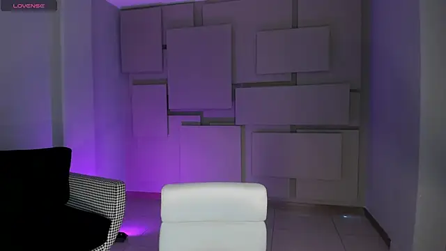 NiaHolland online show from March 7, 2026, 7:19 pm