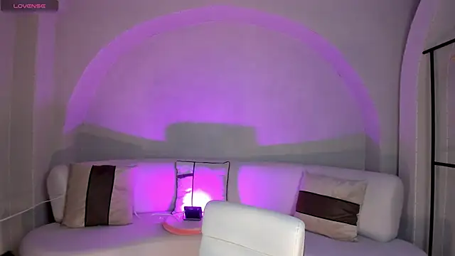 Snapshot of NiaHolland chatting on October 29, 2025, 7:35 pm NiaHolland online show from October 29, 2025, 7:35 pm