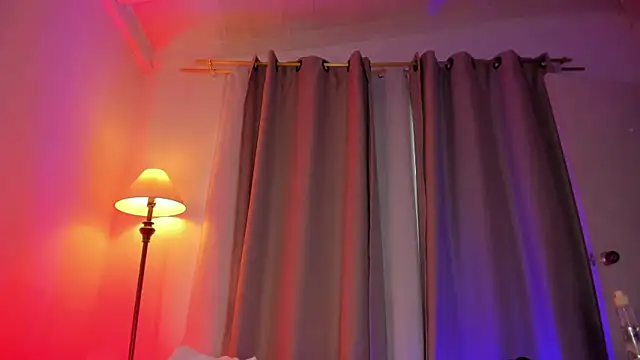 Snapshot of hot_booty_ chatting on October 30, 2025, 10:28 pm hot booty online show from October 30, 2025, 10:28 pm