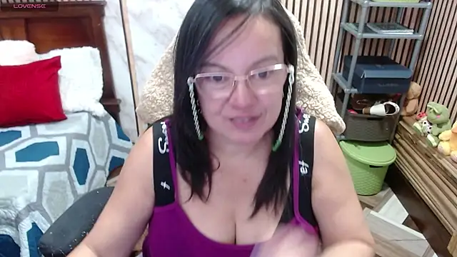 Sonialorens  online show from March 12, 2026, 9:08 pm