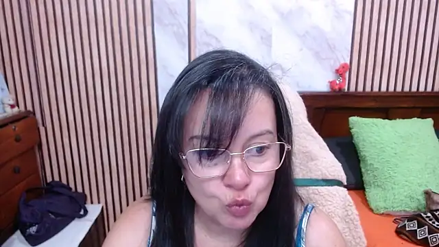 Snapshot of Sonialorens_ chatting on October 16, 2025, 9:56 pm Sonialorens  online show from October 16, 2025, 9:56 pm