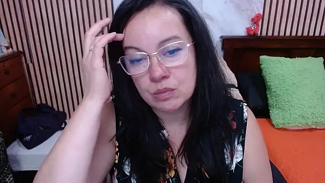 Snapshot of Sonialorens_ chatting on October 17, 2025, 9:49 pm Sonialorens  online show from October 17, 2025, 9:49 pm