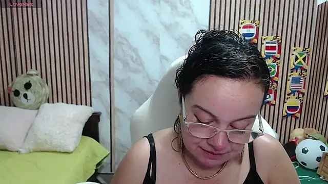 Snapshot of Sonialorens_ chatting on July 8, 2026, 4:40 pm Sonialorens online show from July 8, 2026, 4:40 pm