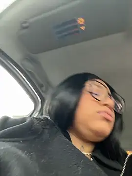 Snapshot of IamSashaLuv chatting on December 19, 2025, 1:46 pm IamSashaLuv online show from December 19, 2025, 1:46 pm