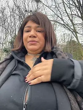 Snapshot of IamSashaLuv chatting on December 5, 2025, 9:41 am IamSashaLuv online show from December 5, 2025, 9:41 am