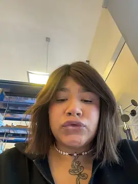 Snapshot of IamSashaLuv chatting on November 28, 2025, 9:20 am IamSashaLuv online show from November 28, 2025, 9:20 am