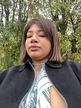 Snapshot of IamSashaLuv chatting on November 14, 2025, 10:52 am IamSashaLuv online show from November 14, 2025, 10:52 am