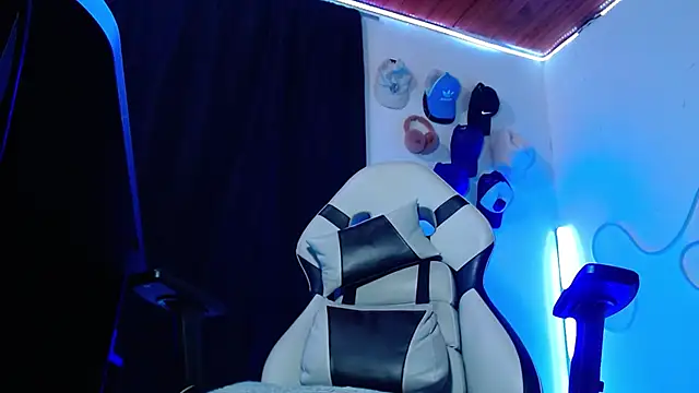 Snapshot of sebastian_horny chatting on December 15, 2025, 5:02 am sebastian horny online show from December 15, 2025, 5:02 am