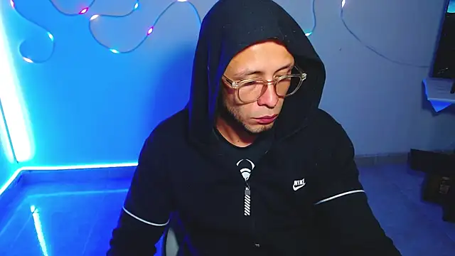 Snapshot of sebastian_horny chatting on December 4, 2025, 6:23 am sebastian horny online show from December 4, 2025, 6:23 am