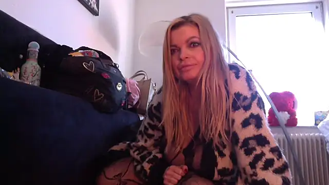 Lisavontease online show from March 1, 2026, 10:37 am