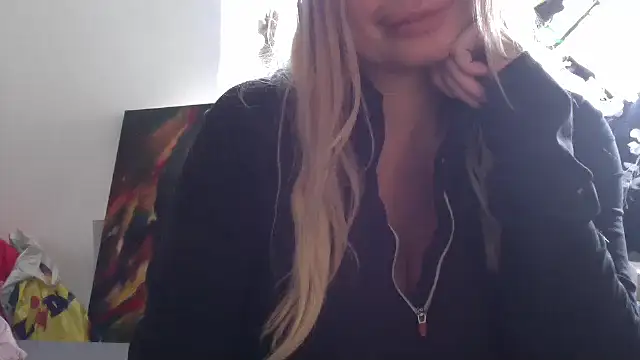 Snapshot of Lisavontease chatting on May 10, 2026, 4:09 pm Lisavontease online show from May 10, 2026, 4:09 pm