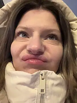 MaryHiggins online show from December 3, 2025, 1:43 pm