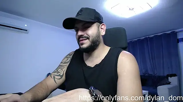 Snapshot of dyllan_dom_ chatting on October 19, 2025, 10:23 pm dyllan dom  online show from October 19, 2025, 10:23 pm