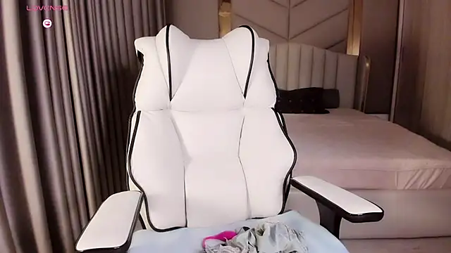 Girl  Funny online show from December 16, 2025, 6:56 pm