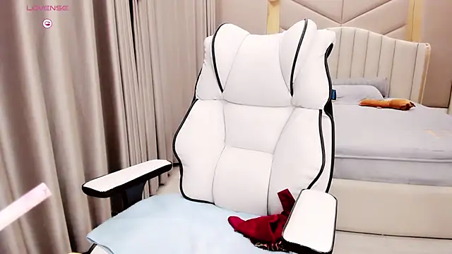 Girl  Funny online show from October 2, 2025, 6:22 pm