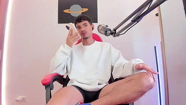 diego latino online show from September 14, 2025, 8:31 pm