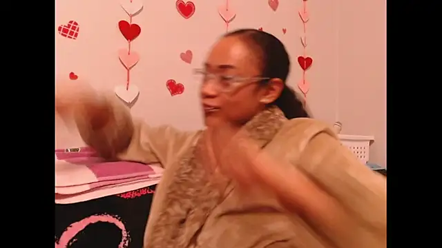 RylHoneyy online show from February 15, 2026, 7:51 am