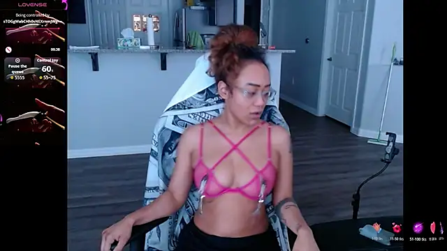 Snapshot of RylHoneyy chatting on June 6, 2026, 5:40 pm RylHoneyy online show from June 6, 2026, 5:40 pm