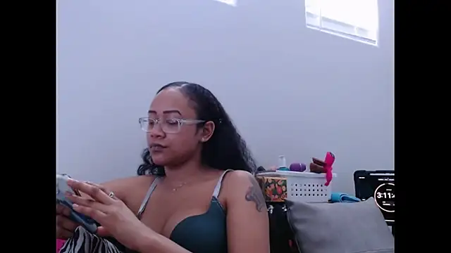 RylHoneyy online show from February 24, 2026, 4:41 pm