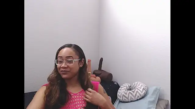 RylHoneyy online show from March 16, 2026, 6:54 pm